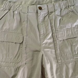 Men’s khaki cargo shorts. Size 36. EUC